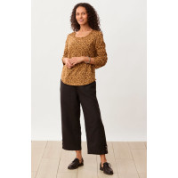 Kesari Matelassé Pull-On Crop Pant - Charcoal black